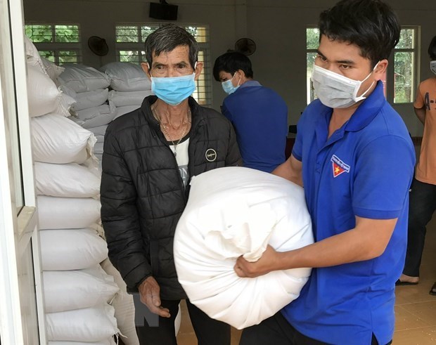 Over 13,000 tonnes of rice provided to needy people in nine provinces